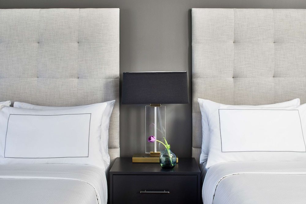 Room, 2 Queen Beds, Accessible, Bathtub