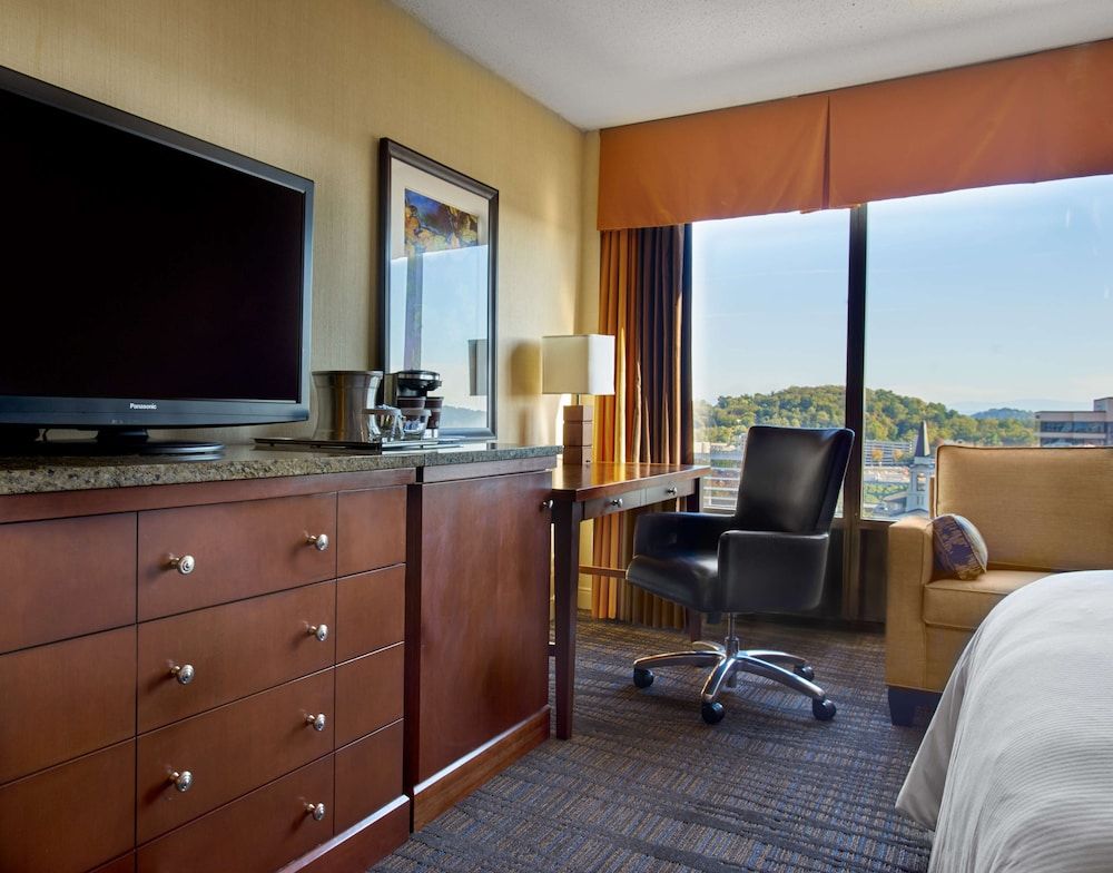 Superior Room, 1 King Bed, City View