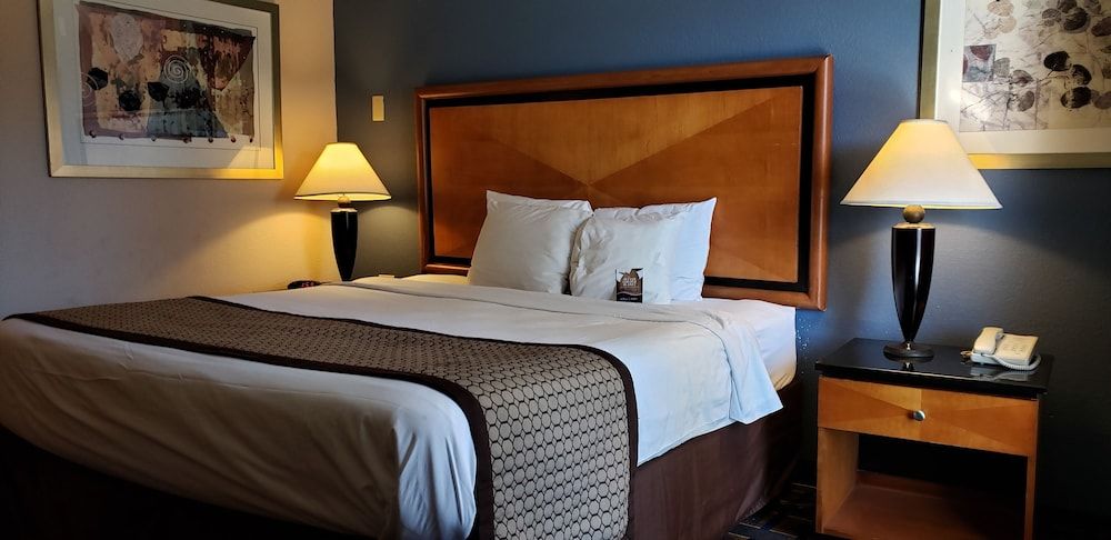 Room, 1 King Bed, Accessible, Non Smoking (Mobility)