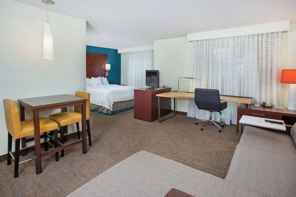 Studio, 1 Queen Bed with Sofa bed (Mobility Accessible, Tub)