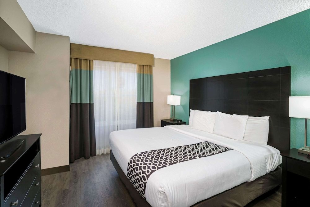 Suite, 1 King Bed, Non Smoking