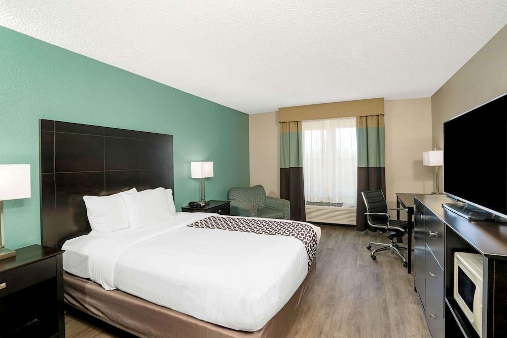 Room, 1 King Bed, Accessible, Non Smoking (Mobility Accessible)