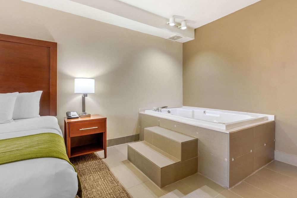 Standard Room, 1 King Bed with Sofa bed, Non Smoking, Hot Tub (1 Person Sofa bed)