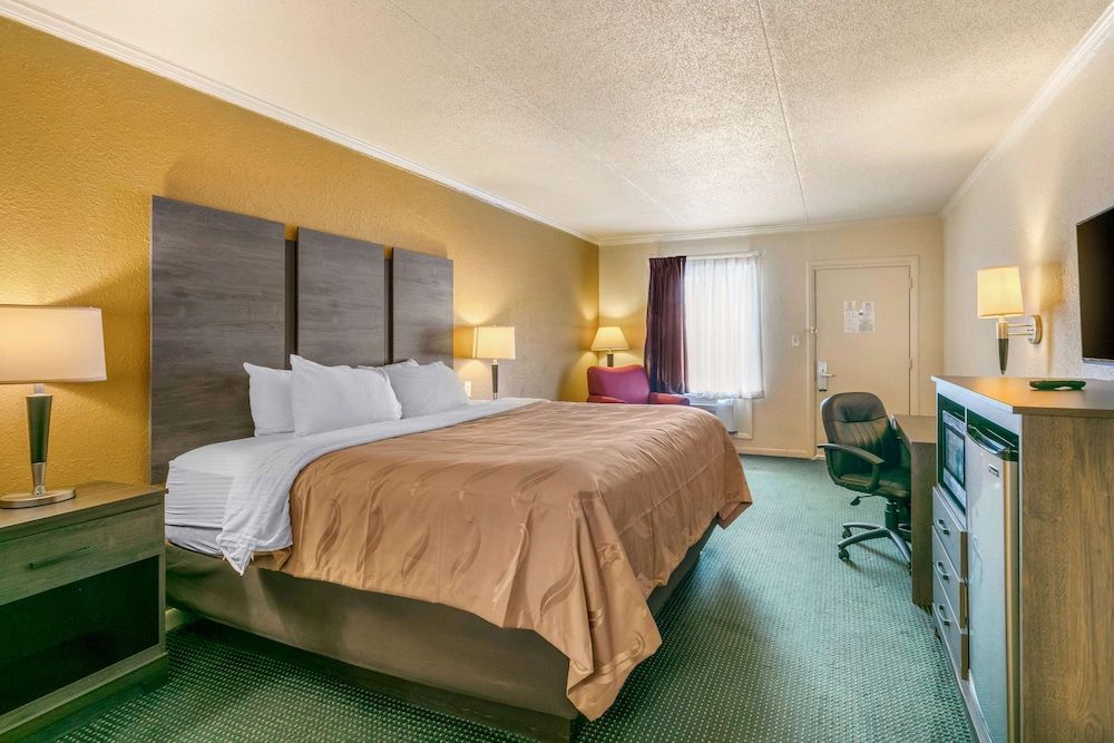 Standard Room, 1 King Bed, Non Smoking