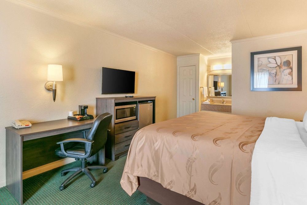 Standard Room, 1 King Bed, Smoking