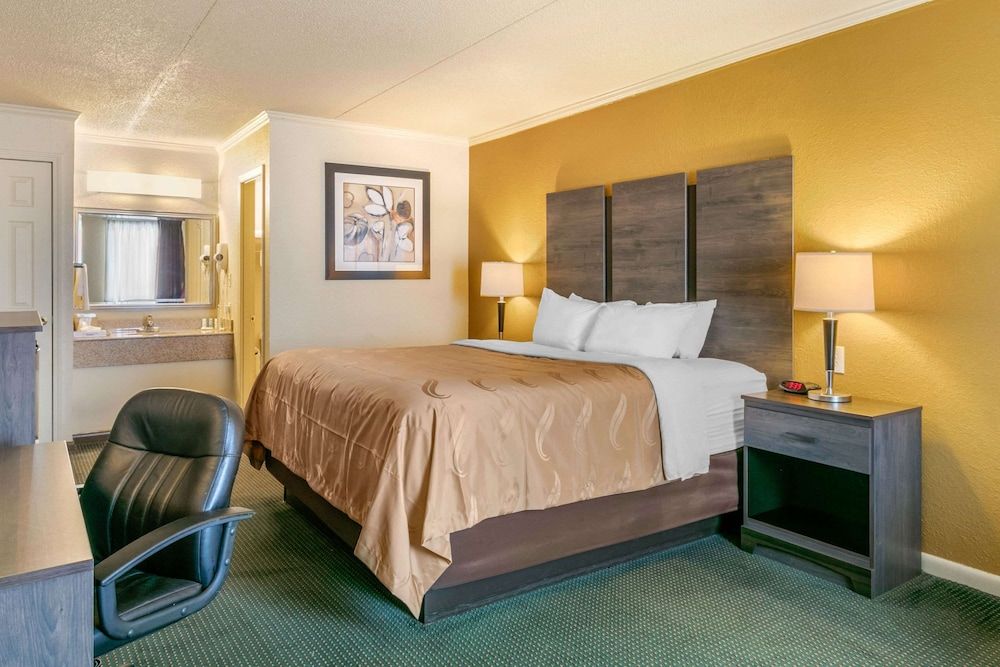 Standard Room, 1 King Bed, Smoking