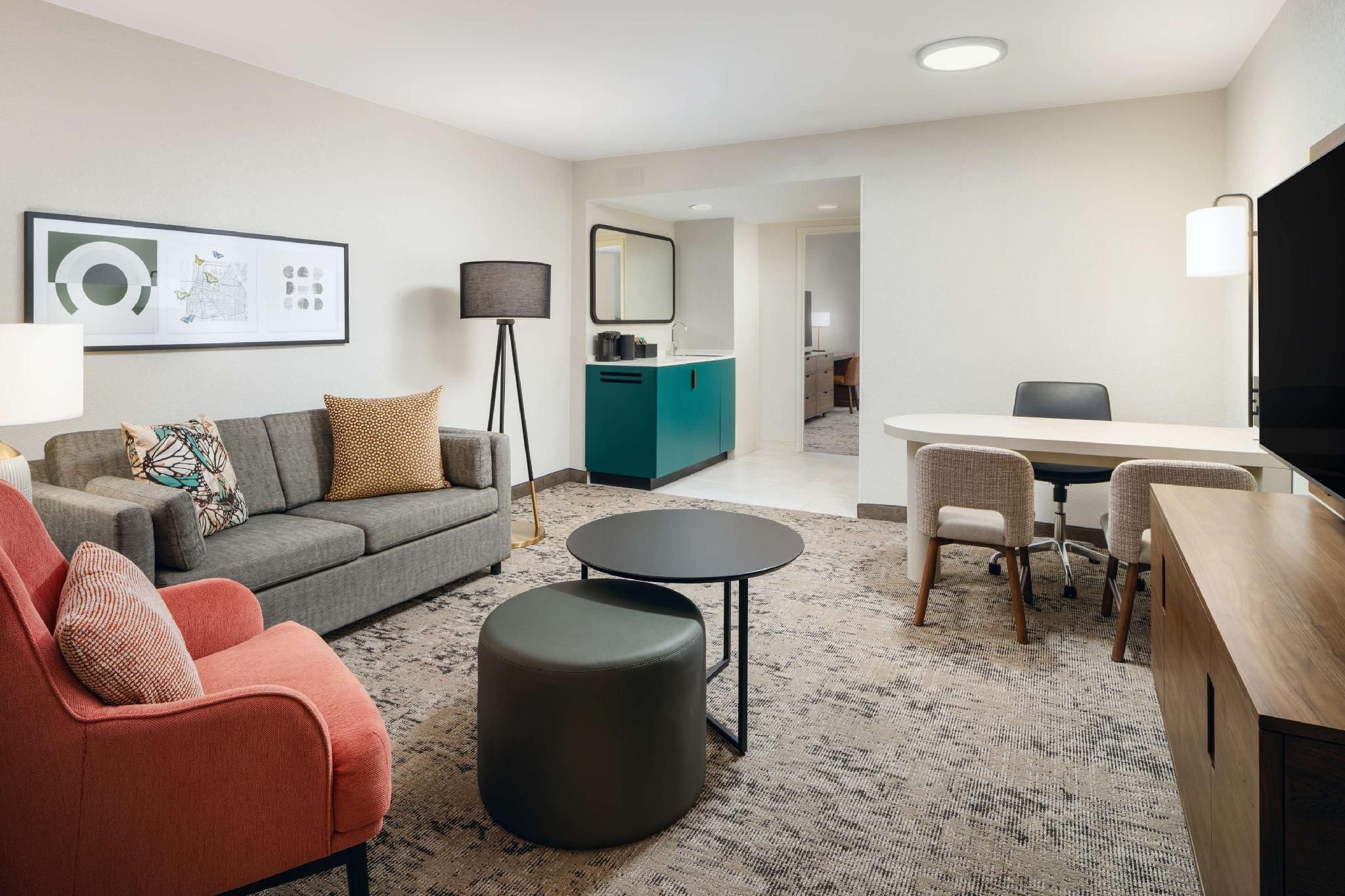 2 DOUBLE BEDS 2 ROOM SUITE - SLEEPER SOFA