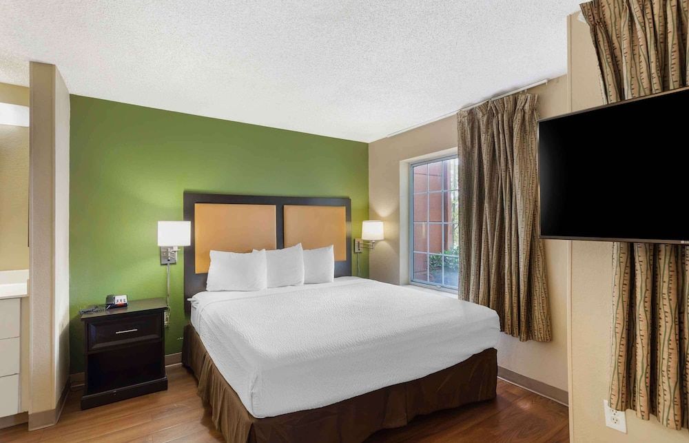 Deluxe Studio, 1 King Bed with Sofa bed, Non Smoking
