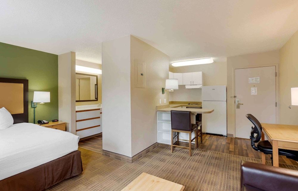 Deluxe Studio, 1 King Bed with Sofa bed, Non Smoking