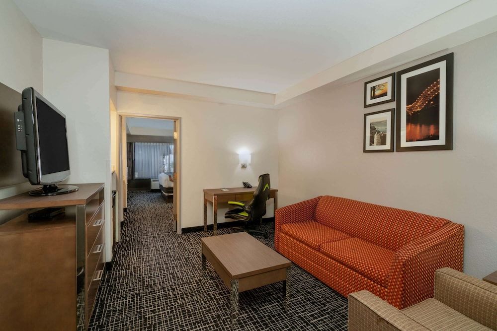 Studio Suite, 1 King Bed, Non Smoking