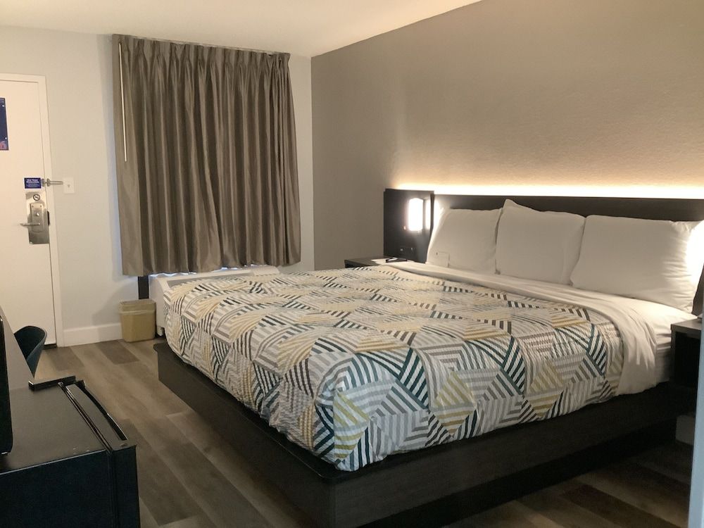 Standard Room, 1 King Bed, Non Smoking