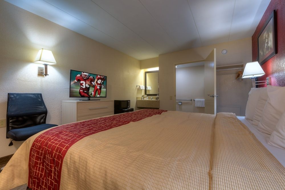 Deluxe Room, 1 King Bed, Accessible, Non Smoking