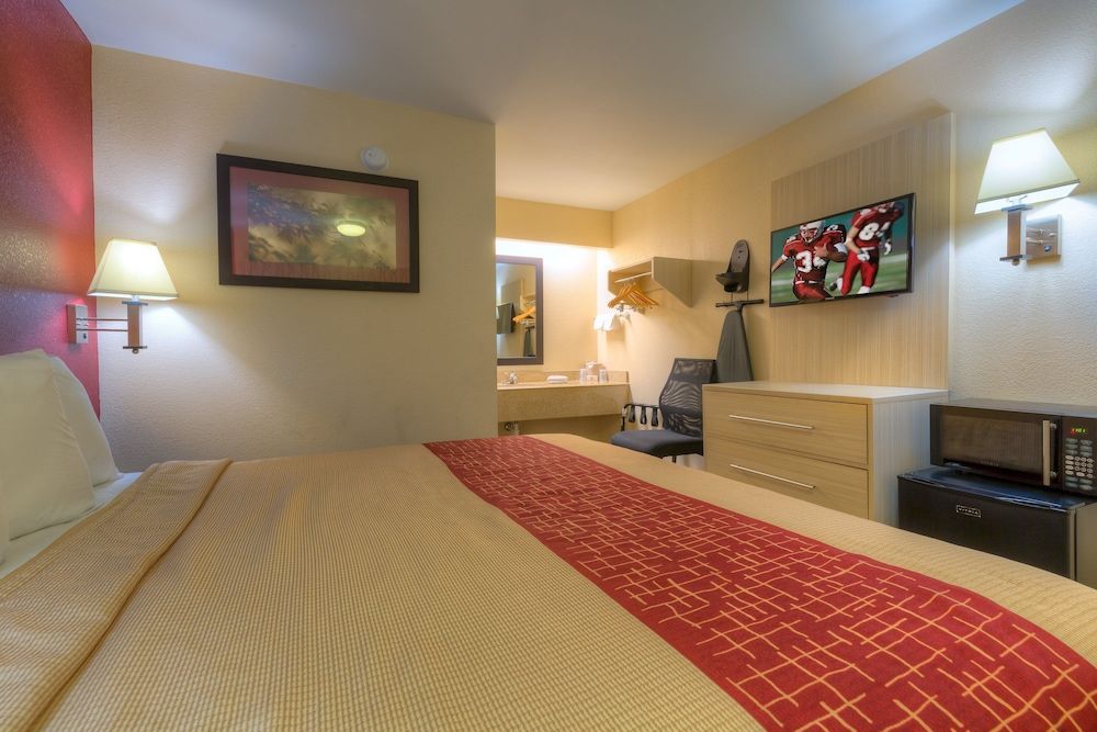 Deluxe Room, 1 King Bed, Smoking