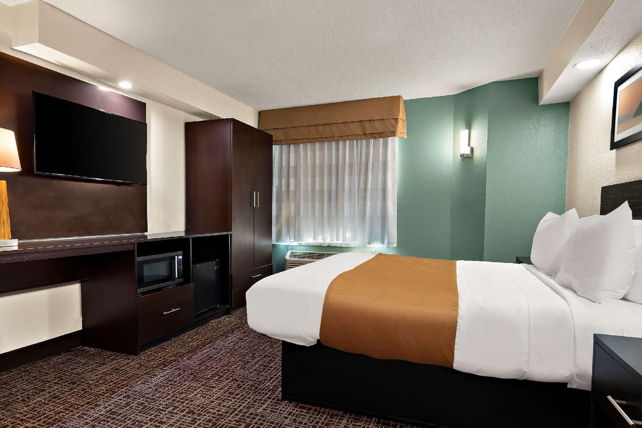 1 King Bed, Nonsmoking