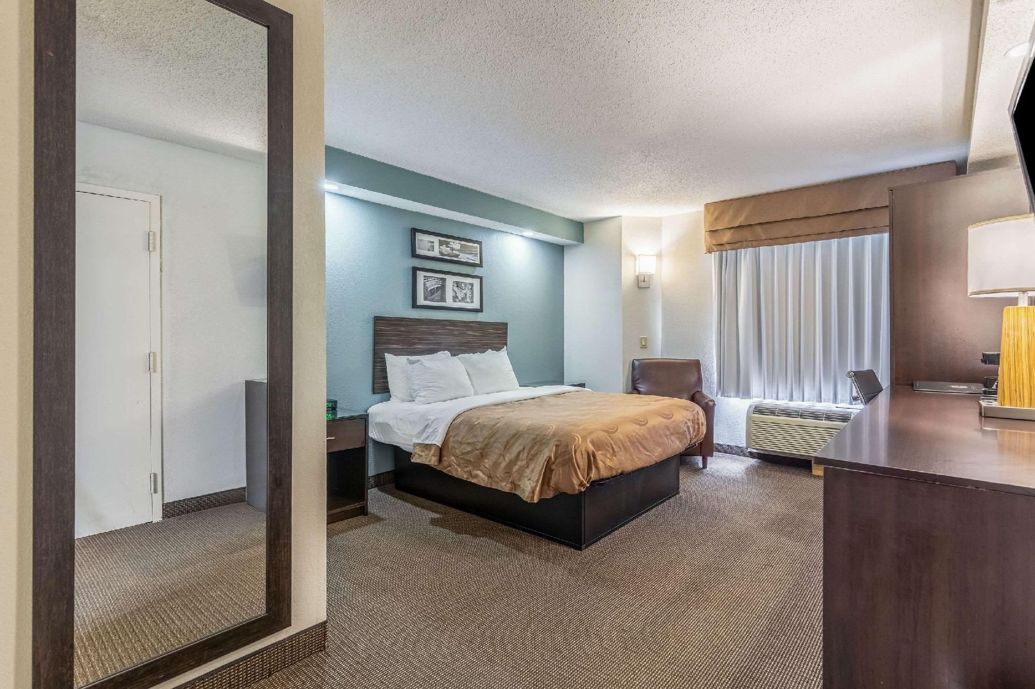 1 Queen Bed, Nonsmoking, Accessible