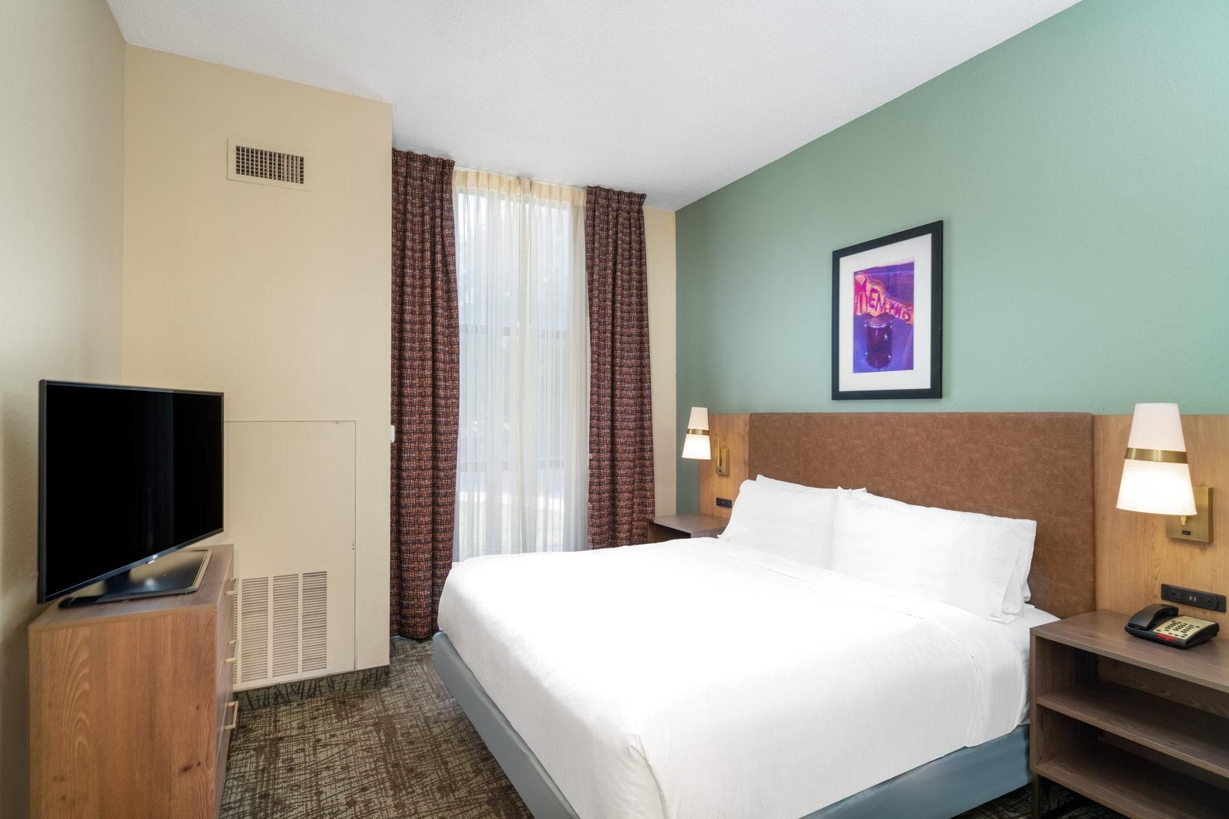 1 King 1 Bedroom Suite Communications Accessible Roll Shower
