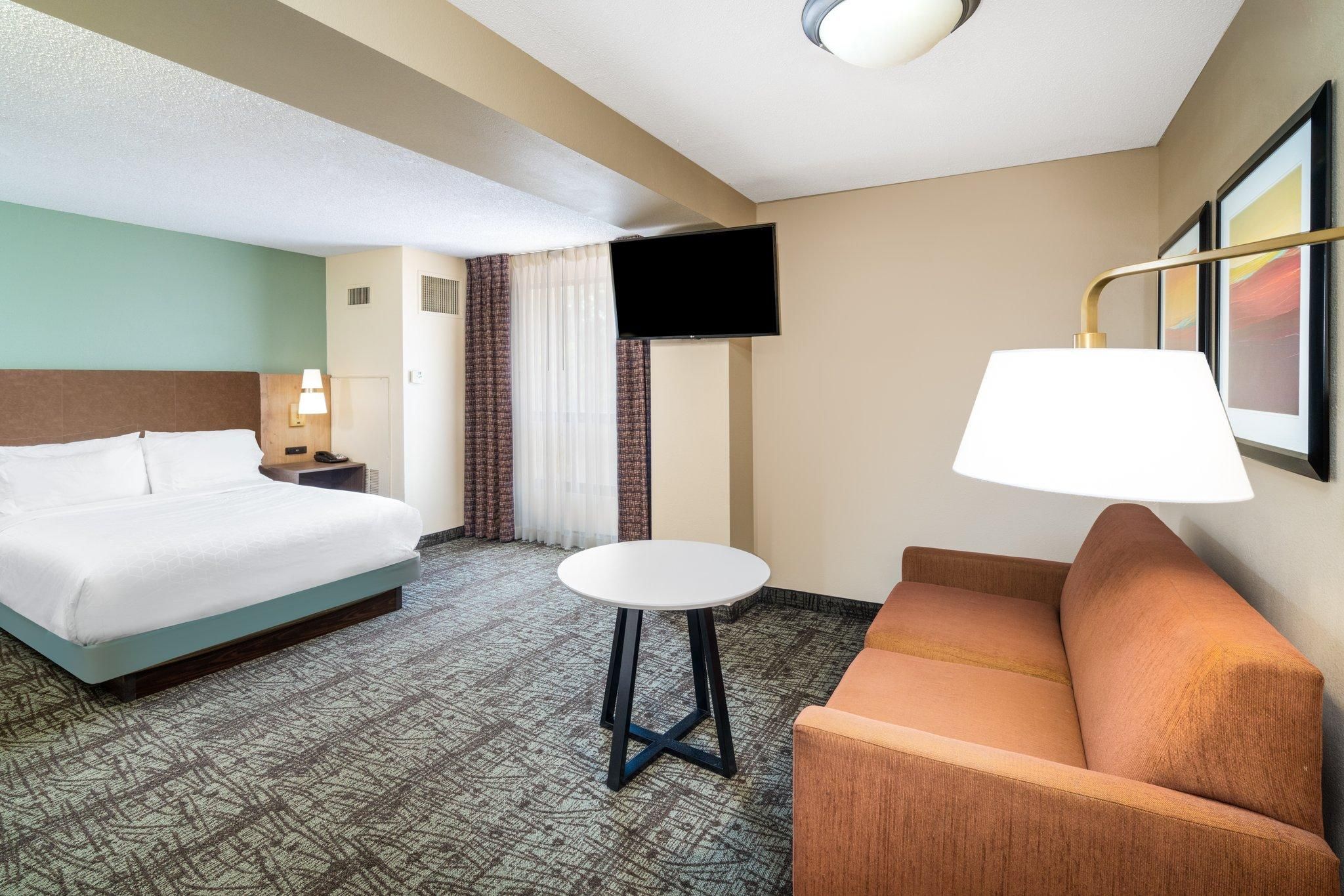 1 Queen Bed Studio Suite Communication Non-Smoking accessible