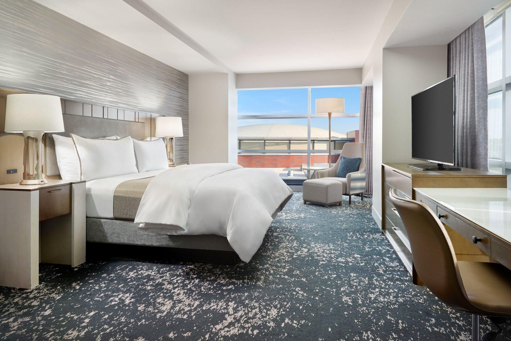 1 Bedroom Executive Suite, 1 King, Sofa bed, Whirlpool