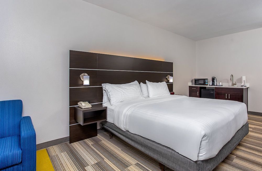 Suite, 1 King Bed with Sofa bed, Accessible (Communications)