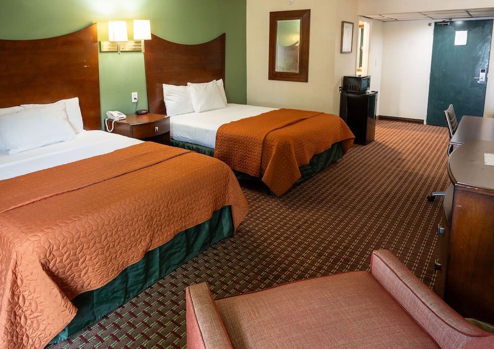 Select Inn Murfreesboro Deluxe Double Room 4