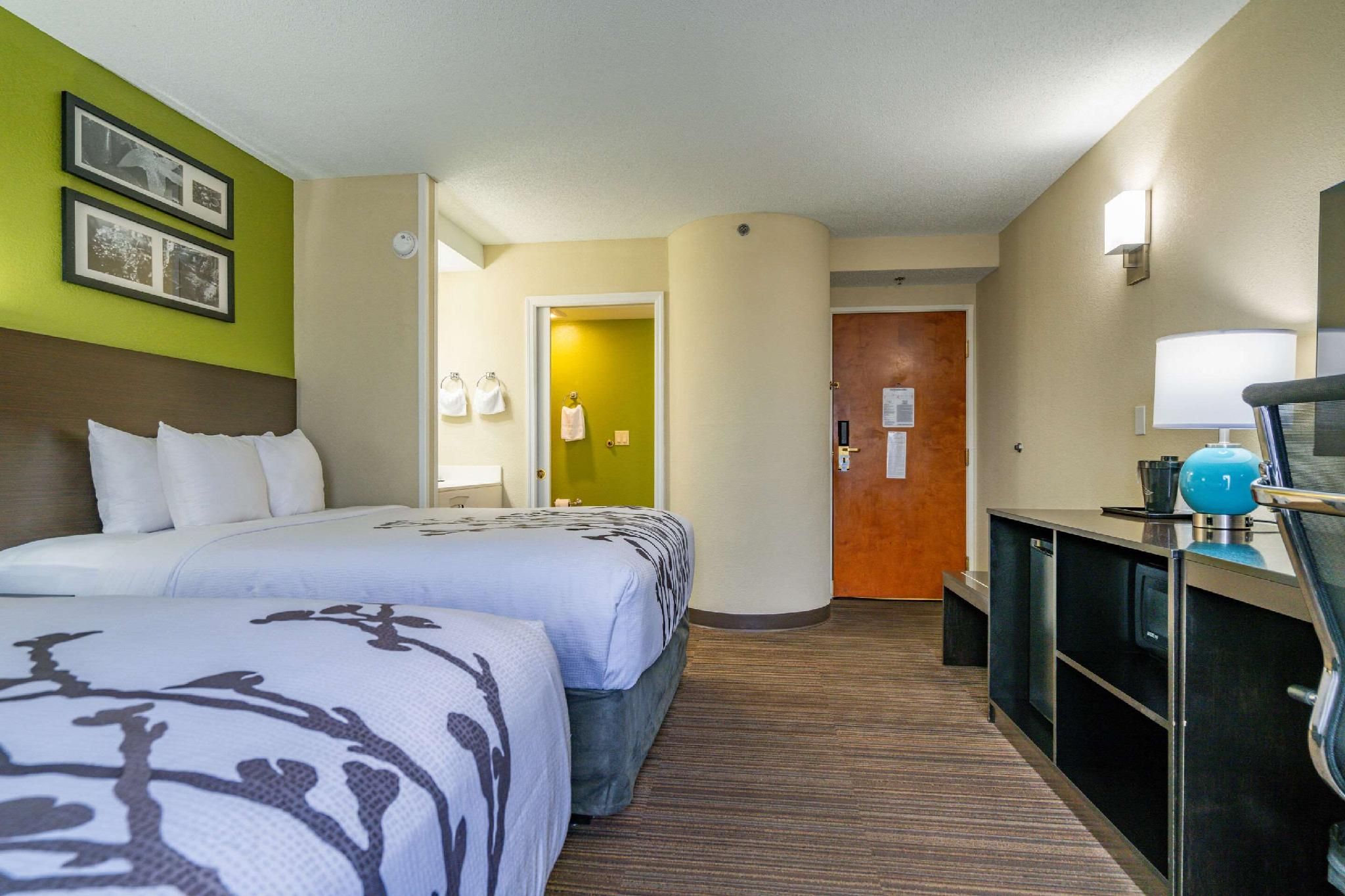 2 Queen Beds, Business Room, Nonsmoking, Accessible