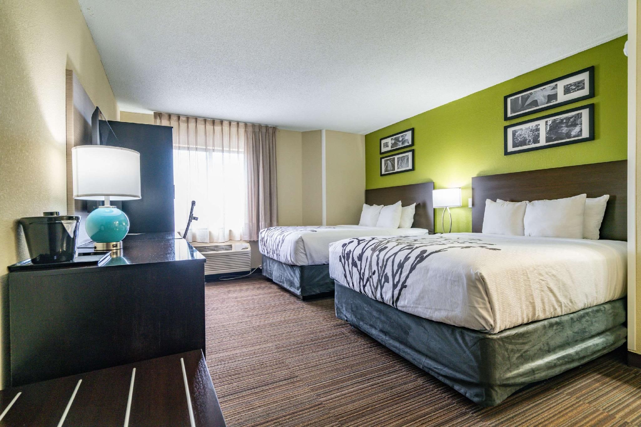 2 Queen Beds, Business Room, Nonsmoking, Accessible