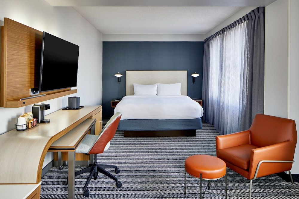 Suite, 1 King Bed with Sofa bed, Non Smoking