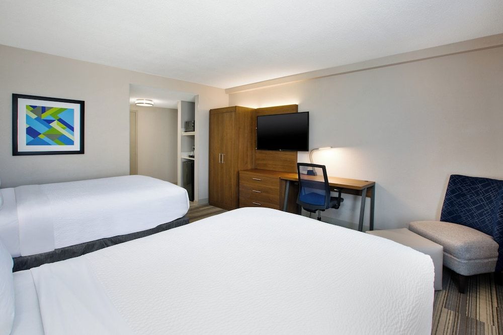Standard Room, 2 Double Beds (High Floor)
