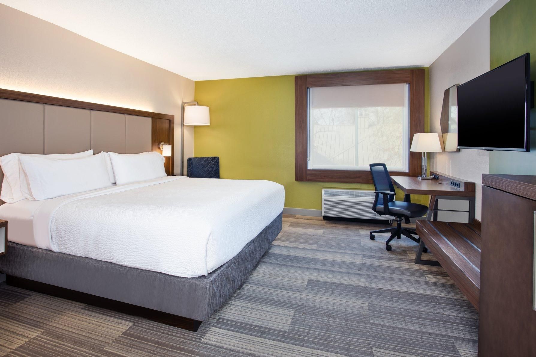 1 King Bed Standard Comm Access