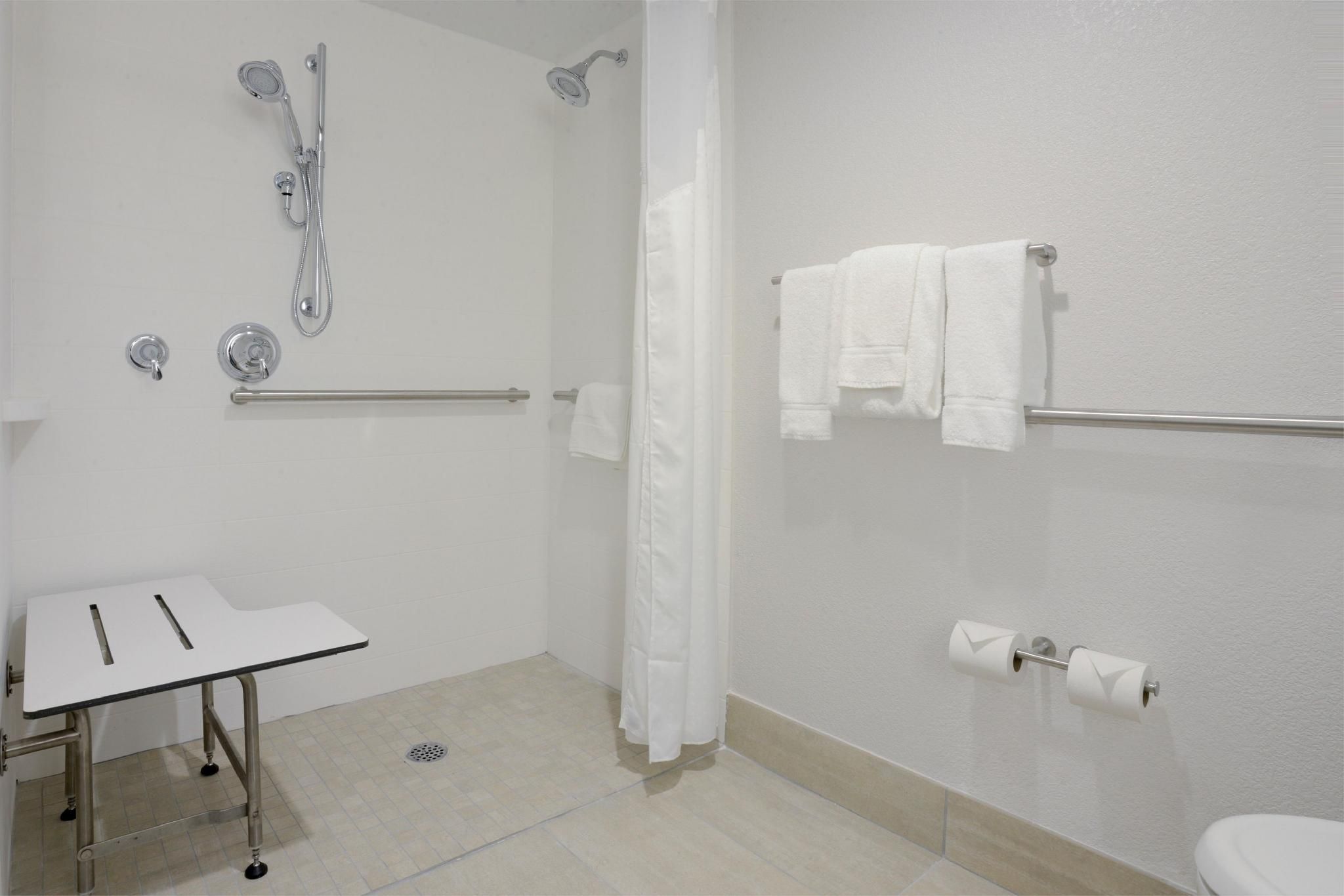 1 King Standard Mobil Access Roll Shower