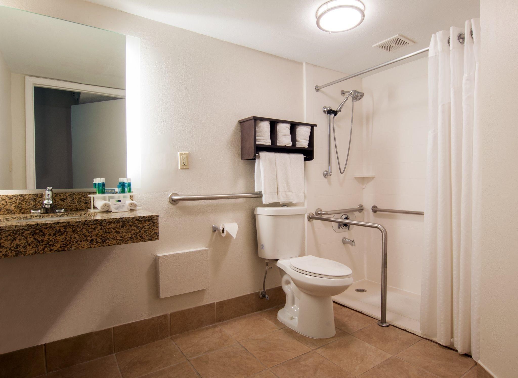 1 Queen Bed Standard communication Accessible Tub