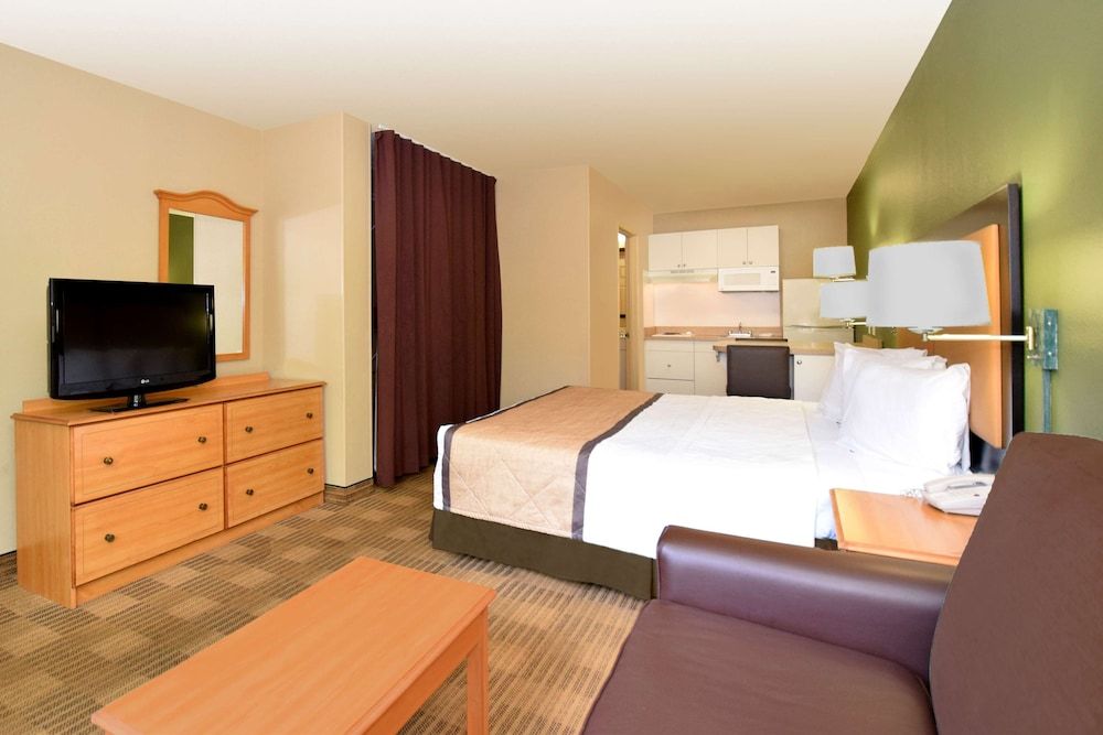 Deluxe Studio, 1 King Bed with Sofa bed, Non Smoking