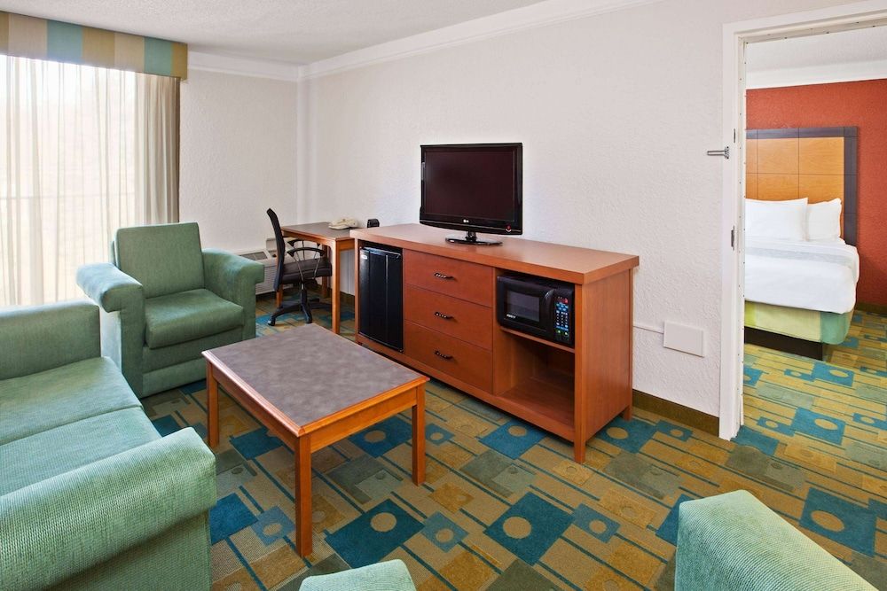 Suite, 1 Bedroom, Non Smoking (1 King Bed)