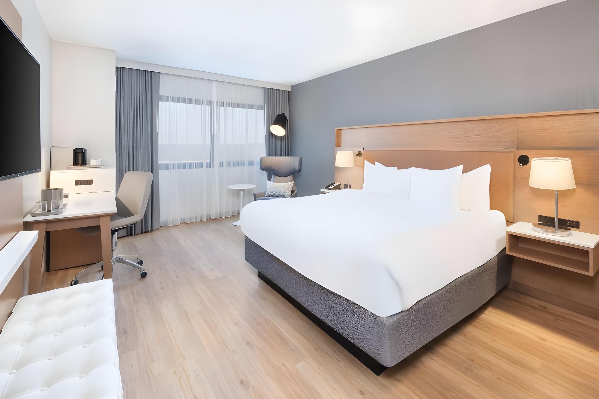 1 King Bed, Suite, Nonsmoking