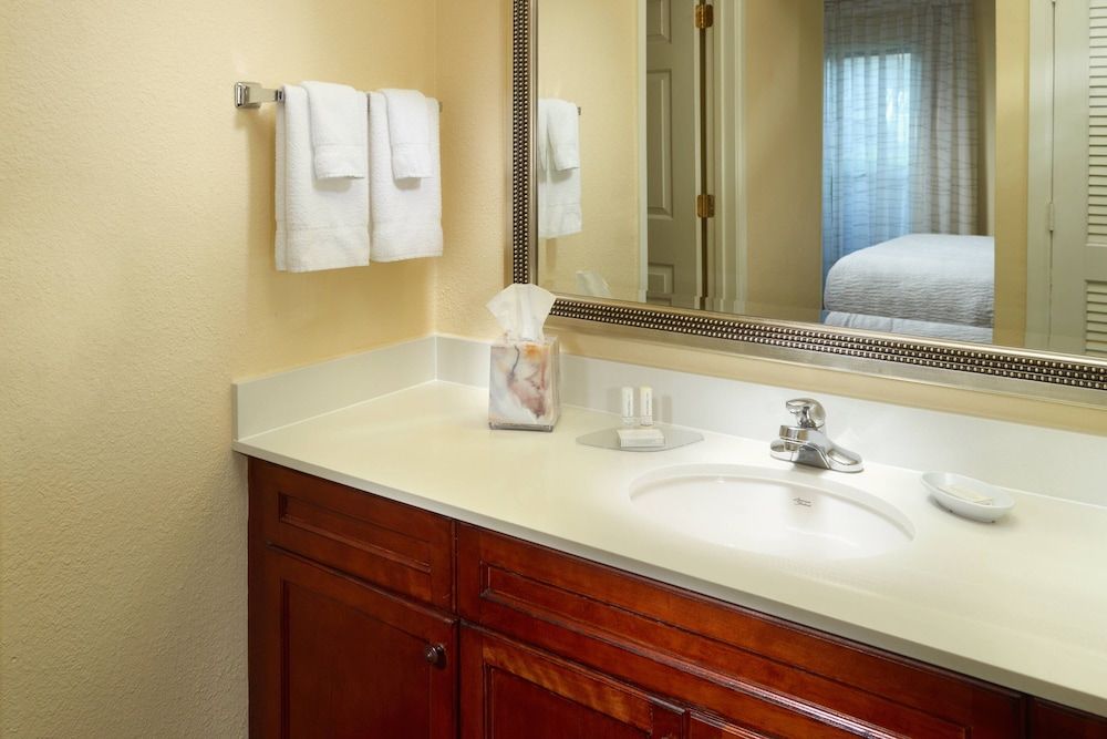 Studio, 1 Queen Bed with Sofa bed, Non Smoking (Mobility/Hearing Accessible, Tub)