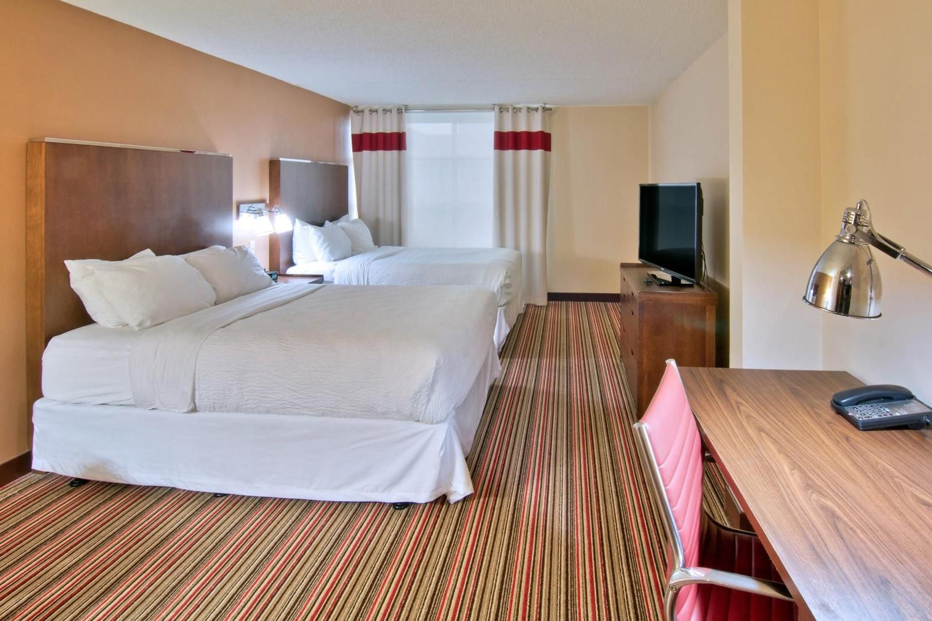 King Room with Adapted Tub - Mobility Accessible