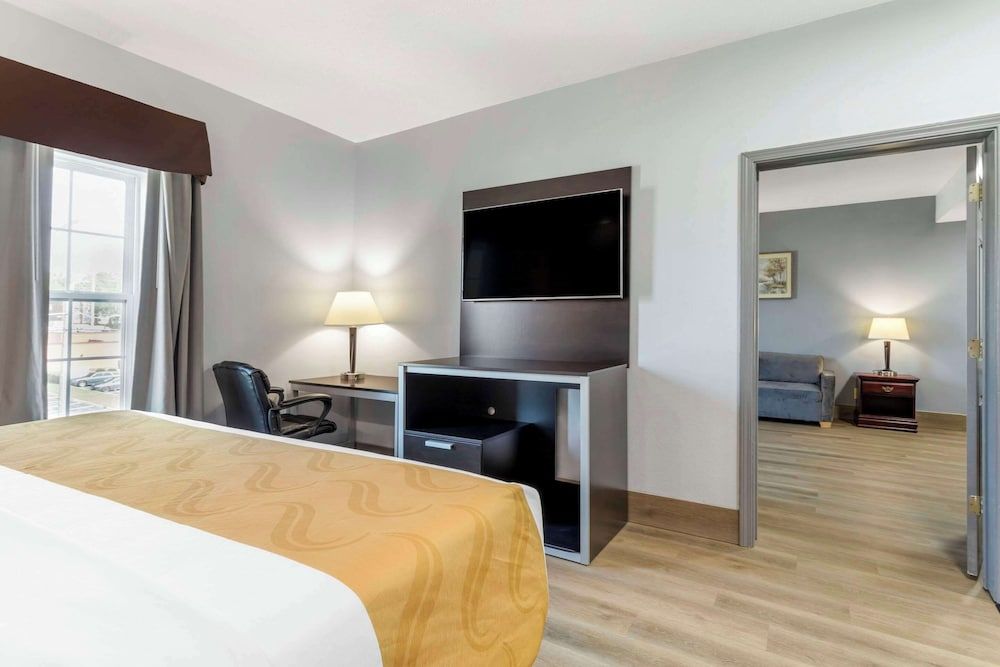 Suite, 1 King Bed with Sofa bed, Accessible, Non Smoking