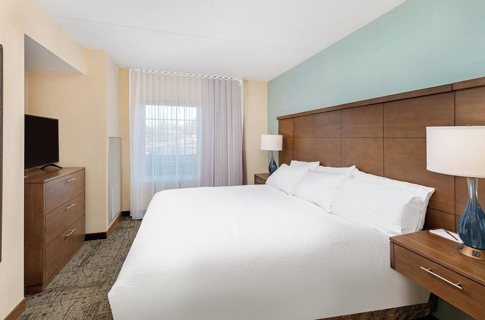 Suite, 1 King Bed, Accessible (Comms, Mobil, Access Tub)