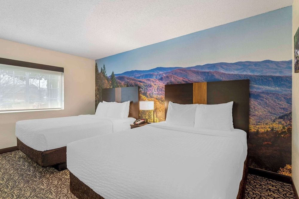 Standard Suite (2 Queen Beds with Sofabed)