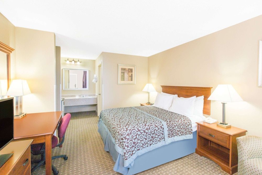 Standard Room, 1 Queen Bed