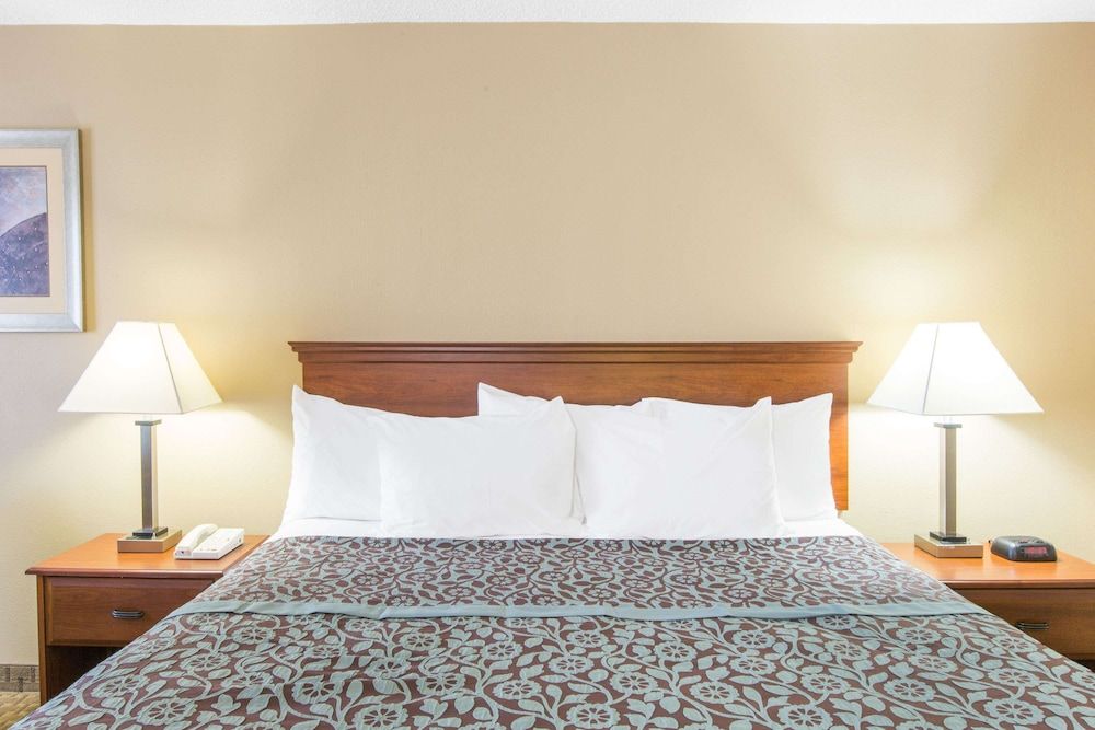 Standard Room, 1 King Bed, Smoking