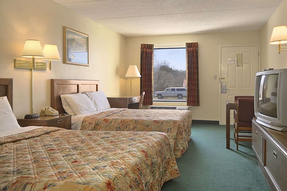 Standard Room, 2 Queen Beds, Non Smoking