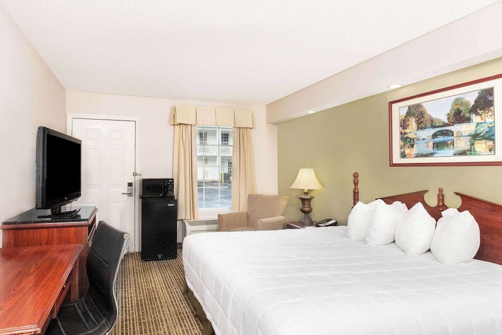 Room, 1 King Bed, Non Smoking
