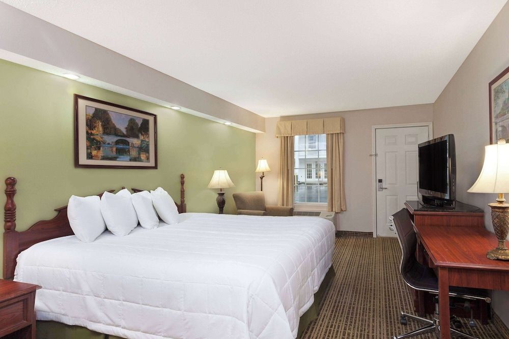 Room, 1 King Bed, Non Smoking
