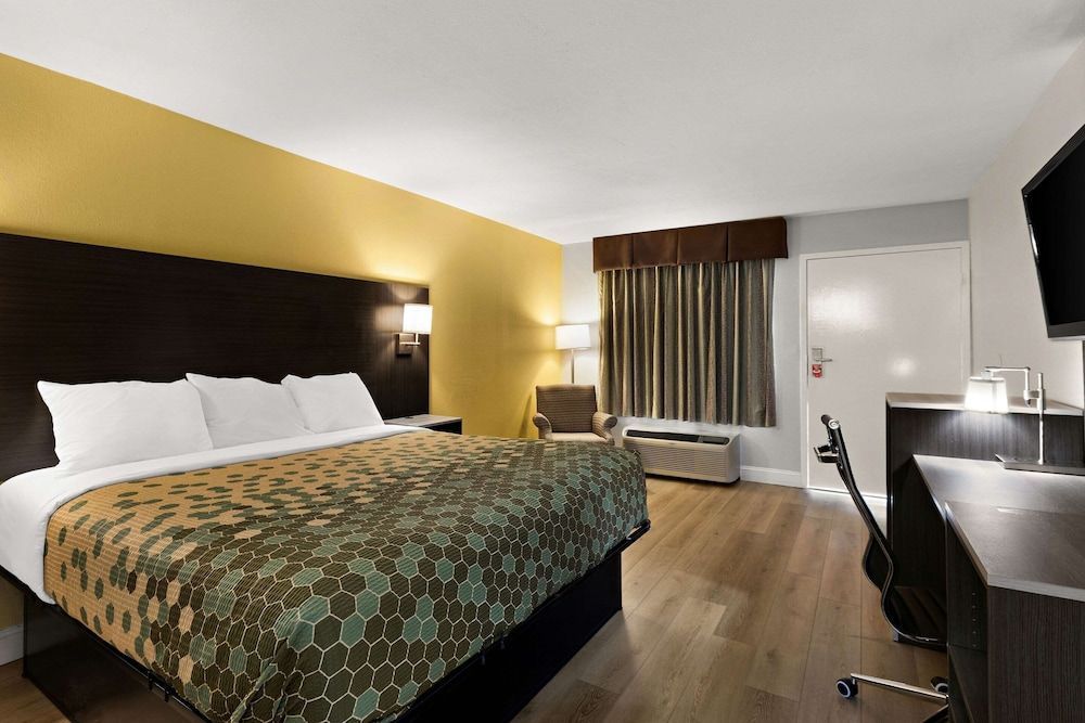 Standard Room, 1 King Bed, Non Smoking