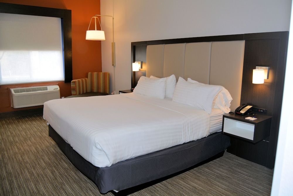 Standard Room, 1 King Bed, Accessible (MOBILITY)