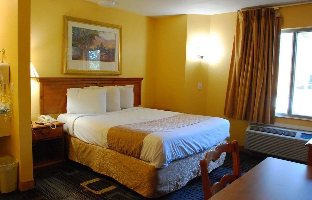 undefined Americas Best Value Inn Addison Dallas 2