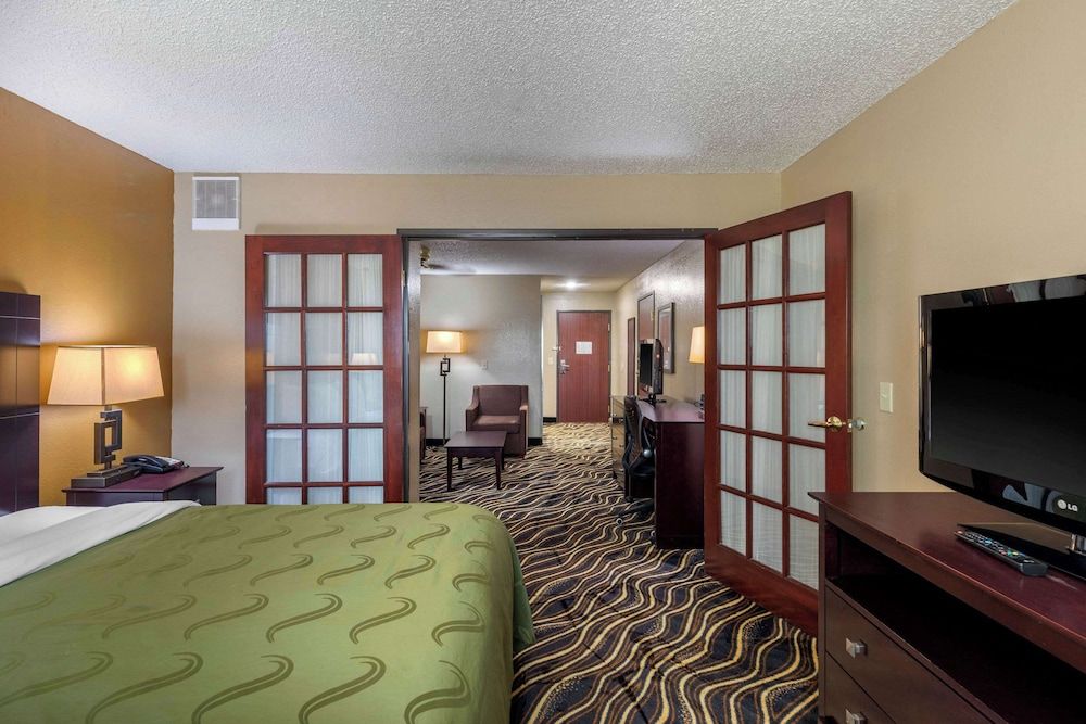 undefined Quality Suites Addison - Dallas 2