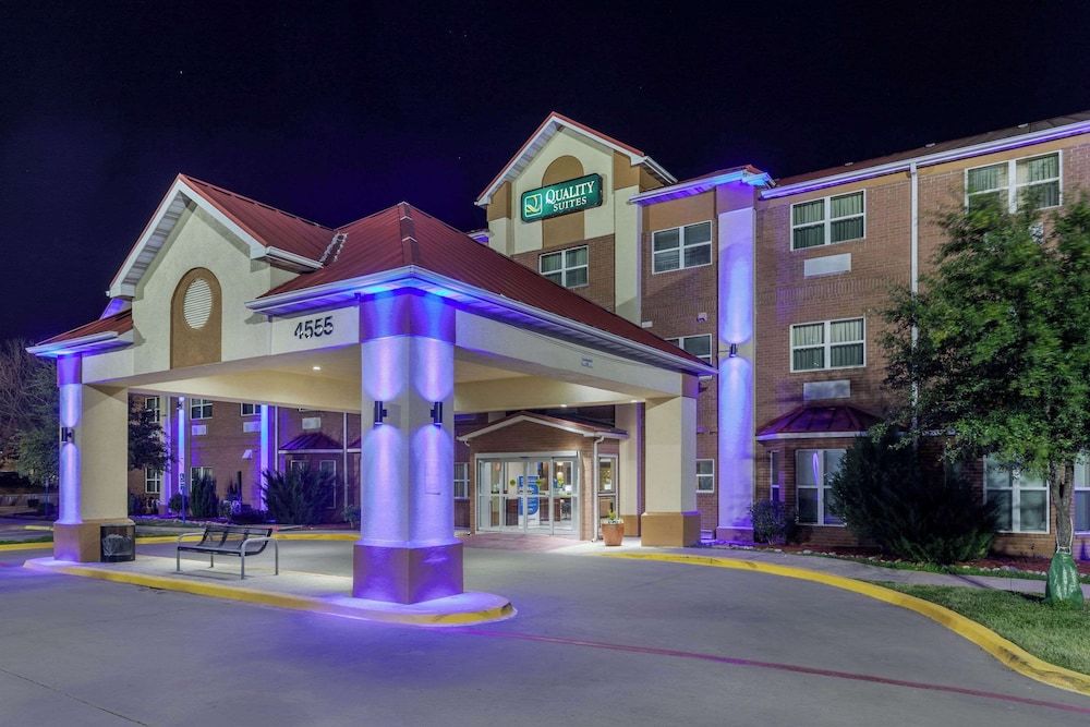 undefined Quality Suites Addison - Dallas 7