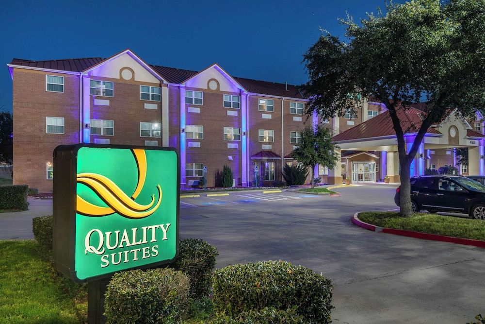 undefined Quality Suites Addison - Dallas 5